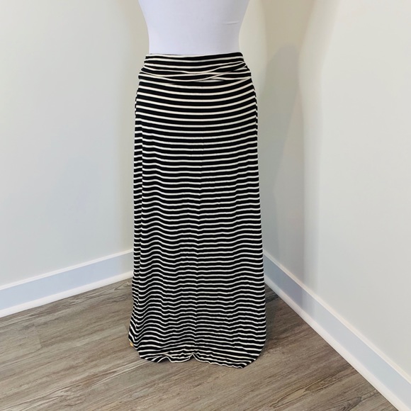 🎉5 for $25🎉 Striped Maxi Skirt - Picture 3 of 5